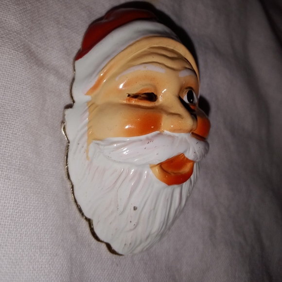 Vintage Christmas Metal Winking Santa Magnet Korea - Picture 3 of 7